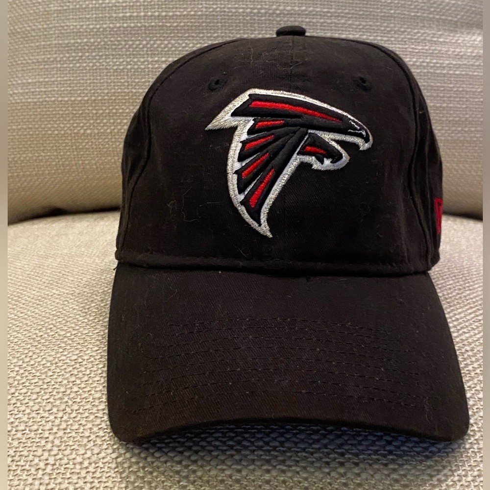 New Era NFL Atlantic Falcons Black Hat w Red Embroidered Logo / Adjustable